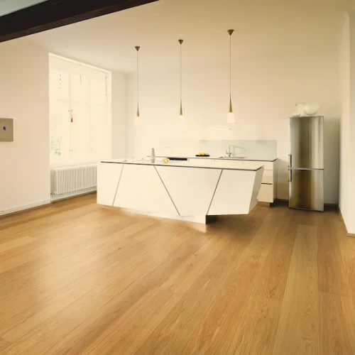 WOODflor182_Eiche_Natur_Natura_Esszimmer-04_A5_113010008998_CMYK
